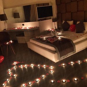 Apartament dla nowożeńców z łóżkiem king-size